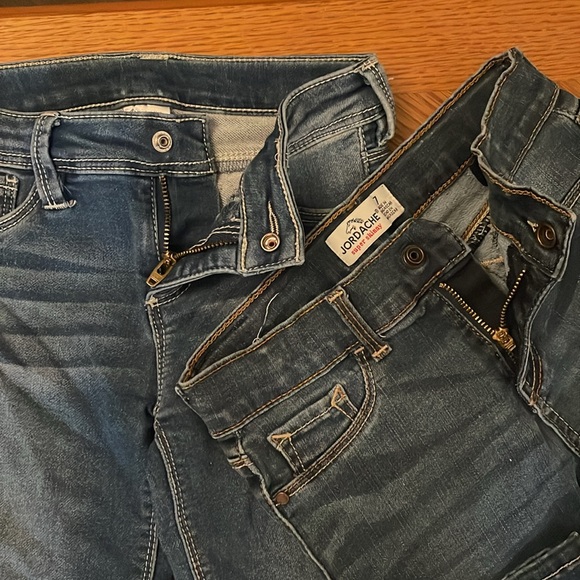 Bundle of Girls Jeans (with belts) Size 6-7 - Picture 3 of 7